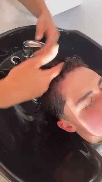 Lavado y masaje capilar en el spa